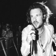 De vriendin van singer-songwriter Mathieu Terryn